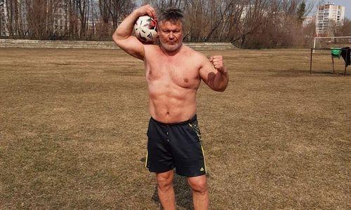 55-летний Олег Тактаров показал домашнюю тренировку и раскрыл свой рацион. Видео