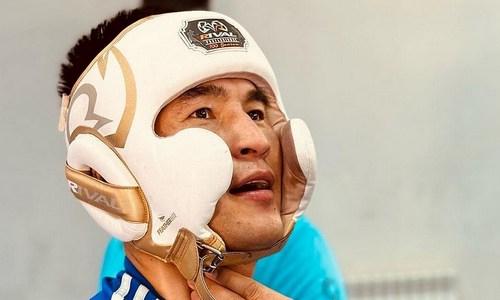 Казахстанский боксер продолжает подготовку к бою в Ташкенте. Видео