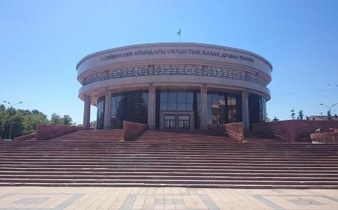 Для чего возле карагандинского театра С. Сейфуллина демонтировали брусчатку хорошего качества?