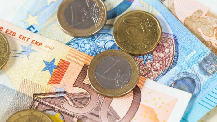 Названы официальные курсы доллара, рубля и евро на 3 августа
                02 августа 2023, 17:33