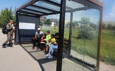 14 стеклянных остановок затонируют до конца августа в Караганде