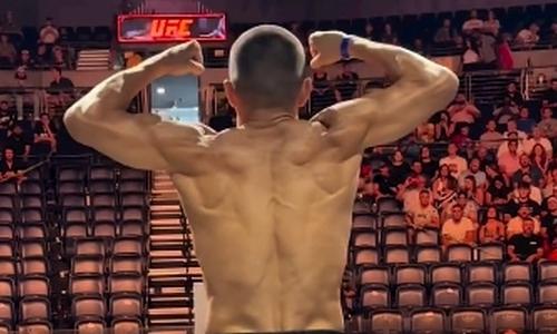 «Фанаты на всю жизнь». Казахстанский боец UFC удивил поклонников из США