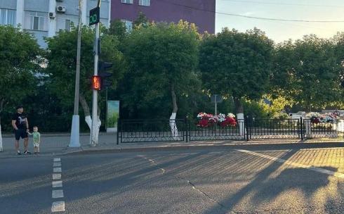 Карагандинцы жалуются на некорректную работу светофора в центре города