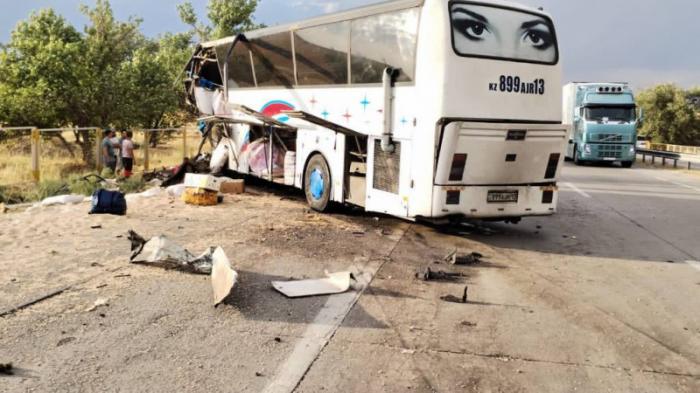 Автобус врезался в грузовик на трассе Алматы-Ташкент: погибли двое
                08 августа 2023, 00:30
