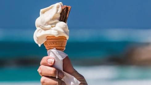 Летние болезни: можно ли подхватить ангину от мороженого