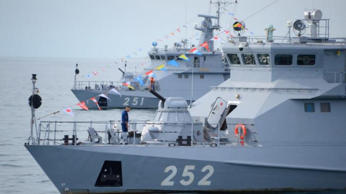Парад военных кораблей прошел в Актау в честь 30-летия Военно-морских сил РК
                18 августа 2023, 14:03
