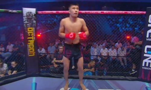 Непобежденный казахстанский боец одержал удивительную победу на историческом турнире по MMA. Видео