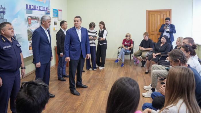 Премьер Смаилов встретился с родными погибших и пропавших на шахте 