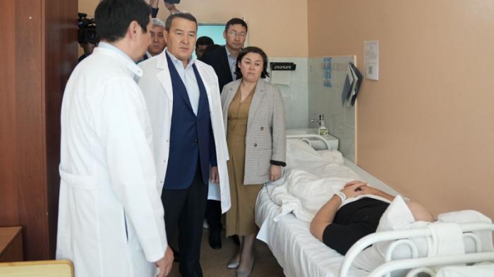 Премьер Смаилов пообещал помочь пострадавшим на шахте 