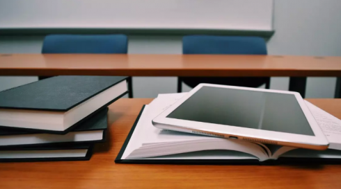 Использование электронных учебников в школах Казахстана обсудили в правительстве
