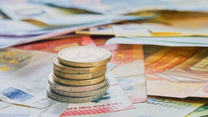 Названы официальные курсы доллара, рубля и евро на выходные
                25 августа 2023, 16:36