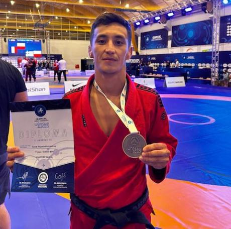 Казахстанец стал чемпионом мира по грэпплингу UWW в Польше