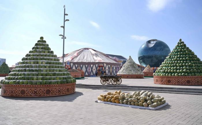 Знаменитые арбузные пирамиды из Таджикистана привезли в Астану
                26 августа 2023, 16:34