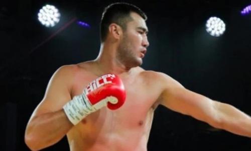 Непобежденный казахстанский супертяж нокаутом в первом раунде проиграл боксеру из Узбекистана
