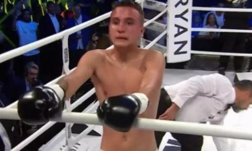 Сын легендарного боксера жестоко избил 17-летнего пацана в дебютном бою. Видео