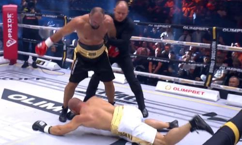 Нокаутом в первом раунде закончился бой боксеров за титул в тяжелом весе. Видео