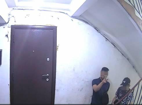 Двое мужчин пытались проникнуть в квартиру жителя Карагандинской области