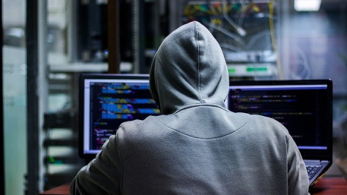 Хакер украл 60 миллионов тенге с банковского счета крупной организации в Караганде