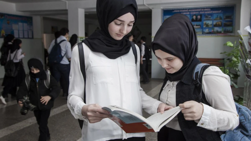 Глава МИОР прокомментировал запрет на ношение хиджаба в школах Казахстана
