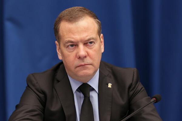 Медведев: контракт с ВС РФ с 1 января заключили 280 тысяч человек