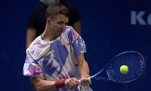 Теннисист из Казахстана пробился в четвертьфинал турнира в Таиланде