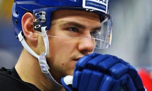Хоккеист сборной Казахстана забросил первую шайбу за Авангард в сезоне КХЛ