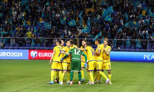 Четыре футболиста сыграли юбилейные матчи за сборную Казахстана