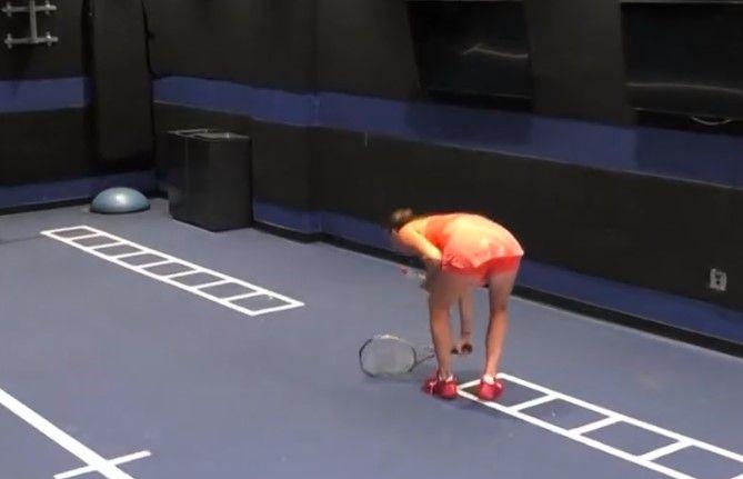 Заклятая соперница Рыбакиной сломала ракетку в раздевалке и выбросила ее в мусорку после финала US Open