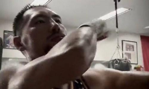 Жанибек Алимханулы показал видео с тренировки перед боем за два титула чемпиона мира