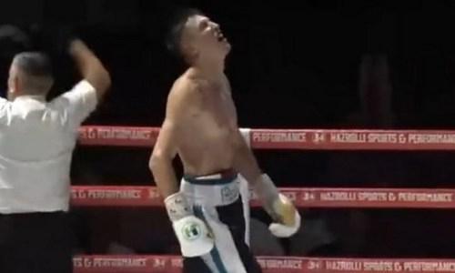 Украинский боксер нокаутировал соперника и одержал четвертую досрочную победу кряду. Видео