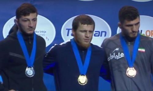 Украинский призер показал свое отношение к чемпиону мира из России на награждении ЧМ-2023