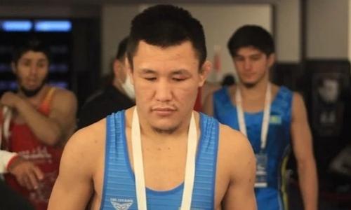 Казахстанец сразился с олимпийским чемпионом из России за лицензию на Олимпиаду-2024