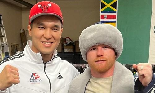 Казахстанский боксер получил непобежденного соперника на бой в андеркарде у «Канело»