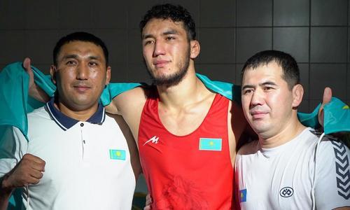 Обладатель исторического «золота» Казахстана на ЧМ-2023 по борьбе рассказал, кому посвятил свою победу