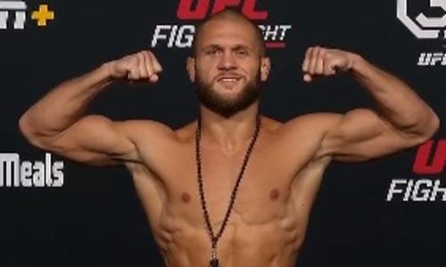 Уроженец Казахстана сделал вес перед главным боем турнира UFC