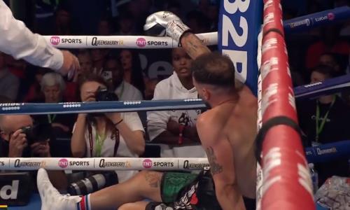Нокаутом закончился бой известного британского боксера. Видео