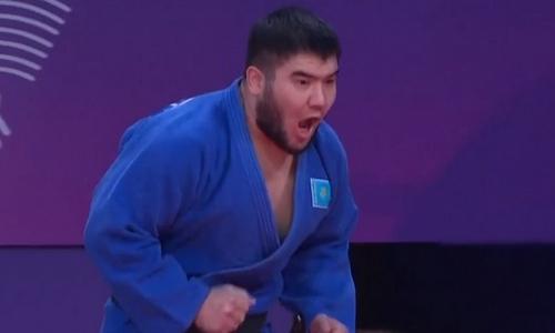 Казахстанский дзюдоист сразился с чемпионом мира из Узбекистана после сенсации на Азиаде