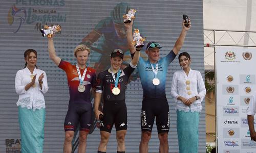 Гонщик «Астаны» вошел в тройку призеров на этапе «Тура Лангкави»