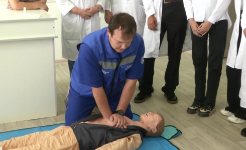 Азы медицинских специальностей начали преподавать в карагандинских школах