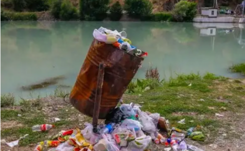 В Казахстане ужесточат ответственность за выброс мусора