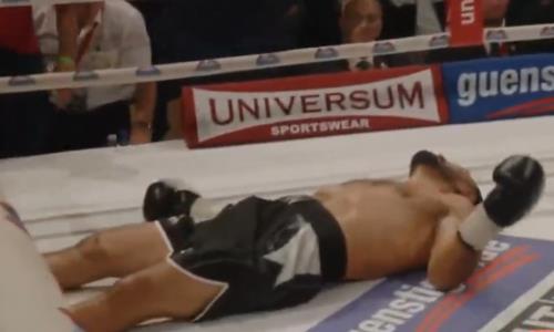 Сенсационным нокаутом закончился бой за титул WBC в главном шоу вечера бокса. Видео