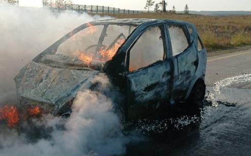 На трассе Караганда – Темиртау сгорел автомобиль