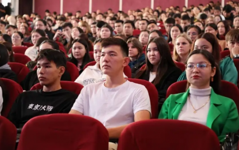 Карагандинские студенты приняли участие в онлайн-опросе по выборам в Казахстане