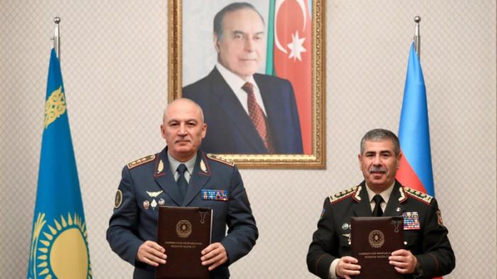 Министр обороны Казахстана находится с визитом  в Азербайджане
                06 октября 2023, 21:01