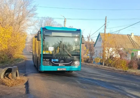 В Караганде после поездки акима на маршруте № 15 старый автобус заменили на новый