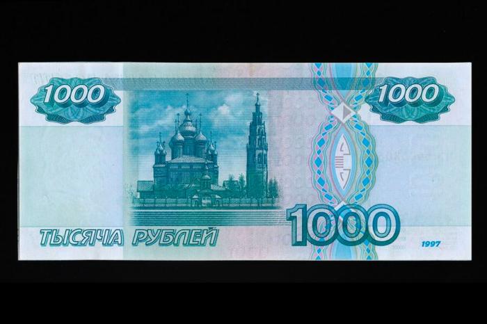 ЦБ показал новые банкноты номиналом в пять и одну тысячу рублей