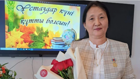 Почти по 3,5 млн тенге получил каждый заслуженный учитель Казахстана в этом году