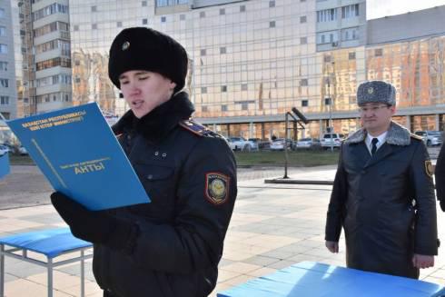 В День Республики приняли присягу молодые карагандинские полицейские