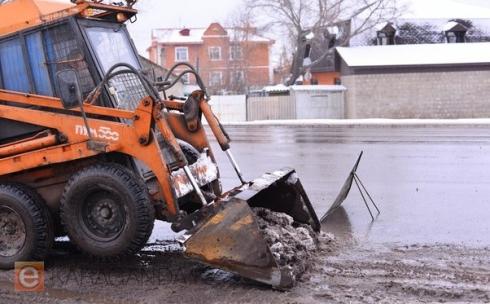 Чистить дороги от снега и наледи готовятся коммунальные службы Караганды