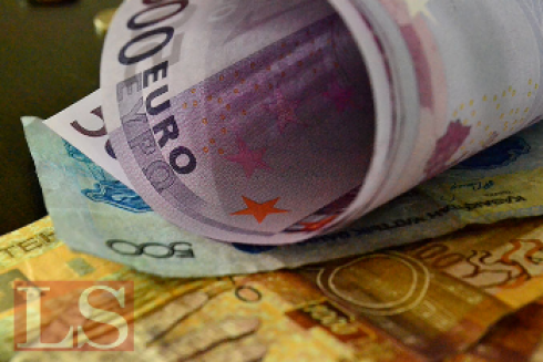 Казахстанцы стали реже покупать евро и рубли